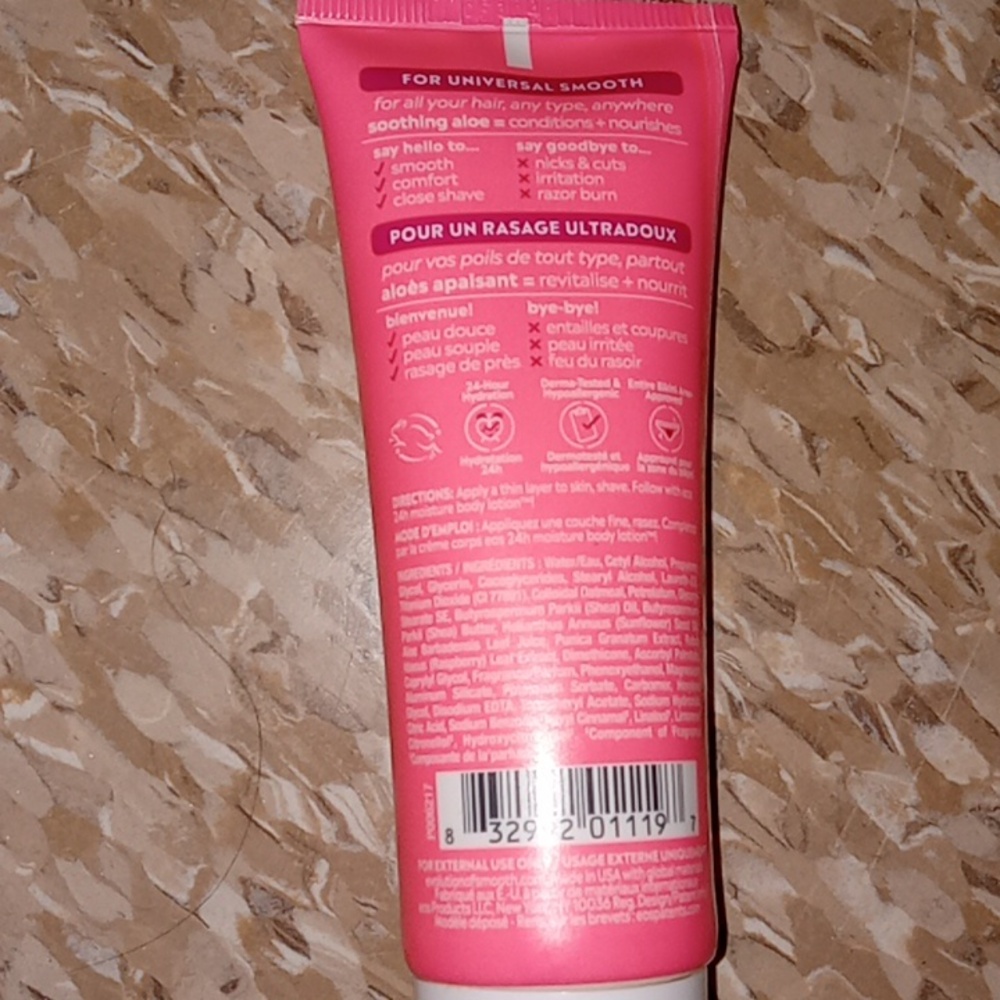 EOS Pomegranate Raspberry Shave Cream - Picture 4 of 5